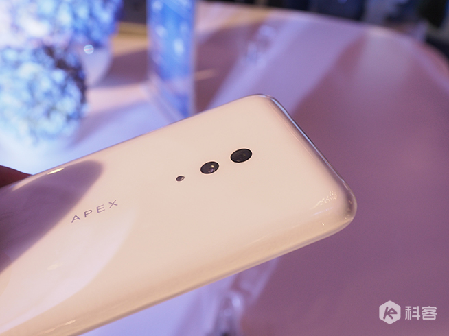 vivo APEX 2019上手圖賞：一體化設(shè)計感極強 按鍵開孔通通消失