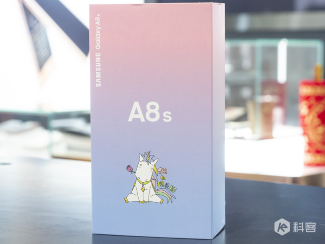 三星Galaxy A8s獨(dú)角精靈版圖賞：全新少女心漸變色 情人節(jié)專(zhuān)屬禮物