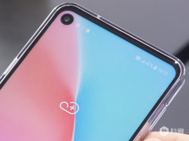 三星Galaxy A8s獨(dú)角精靈版圖賞：全新少女心漸變色 情人節(jié)專(zhuān)屬禮物