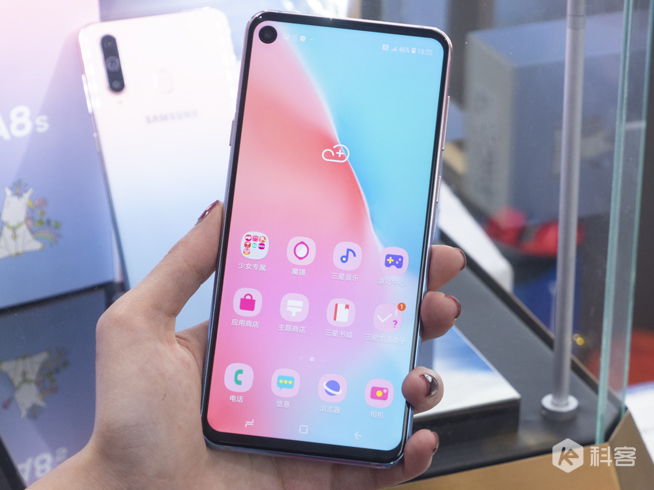 三星Galaxy A8s獨(dú)角精靈版圖賞：全新少女心漸變色 情人節(jié)專(zhuān)屬禮物