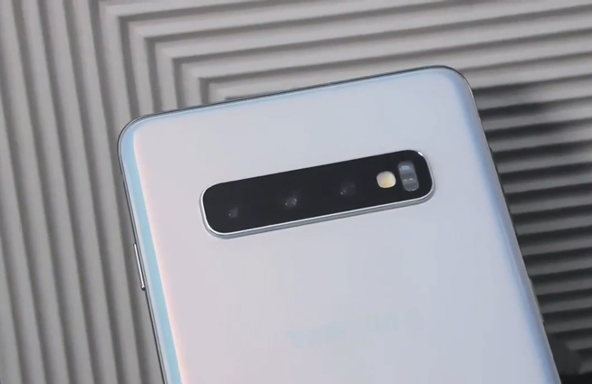 三星Galaxy S10外媒超前上手：白色版真香 超聲波屏幕指紋首次亮相