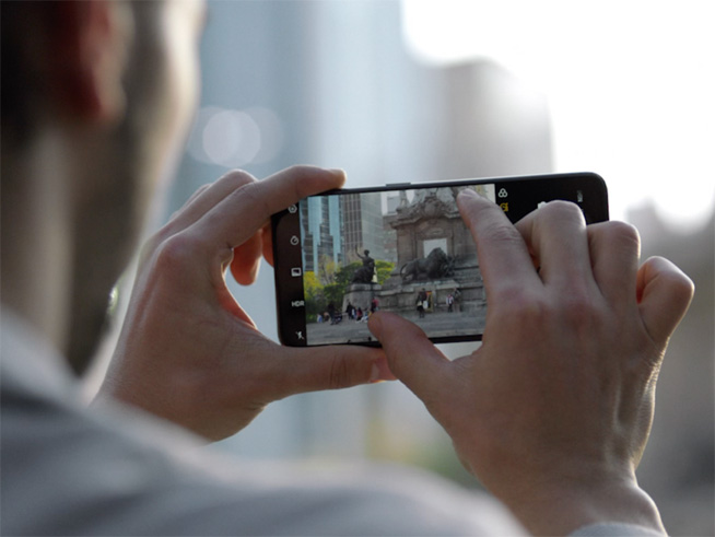 OPPO新系列拍照強(qiáng)機(jī)4月發(fā)布 10倍變焦技術(shù)與樣張?jiān)斀?/></p><p>　　現(xiàn)場(chǎng)公布的OPPO 10倍混合光學(xué)變焦技術(shù)手機(jī)，提供16mm至160mm焦段的覆蓋，具體是由三枚鏡頭模組的組合來(lái)實(shí)現(xiàn)高倍數(shù)變焦，同時(shí)以“接棒”的方式滿足對(duì)全焦段的影像能力覆蓋。具體來(lái)說(shuō)，手機(jī)背面自上而下依次為4800萬(wàn)像素超清主攝、120度超廣角鏡頭以及一款“特別”的長(zhǎng)焦鏡頭，之所以要為“特別”加引號(hào)，主要是想強(qiáng)調(diào)這枚長(zhǎng)焦鏡頭還真的特別不一樣。</p><p style=