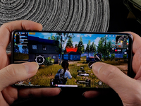 三星S10+續(xù)航測試：連續(xù)吃雞刷視頻 4100mAh電池表現(xiàn)一般