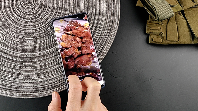 三星S10+續(xù)航測試：連續(xù)吃雞刷視頻 4100mAh電池表現(xiàn)一般