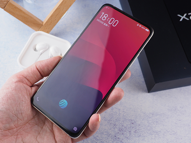 vivo X27上手體驗：升降式攝像頭納米級“羽”設(shè)計 顏值再提升