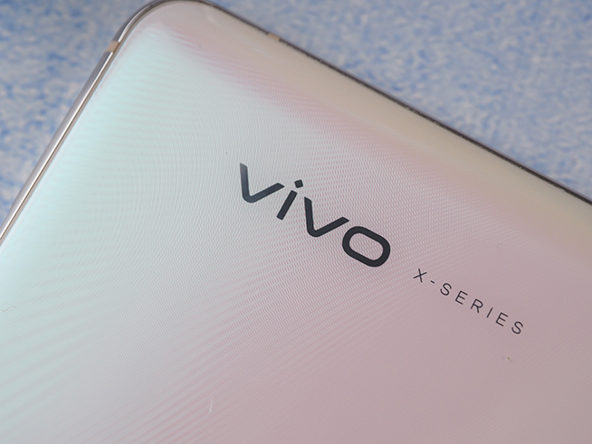 vivo X27上手體驗：升降式攝像頭納米級“羽”設(shè)計 顏值再提升