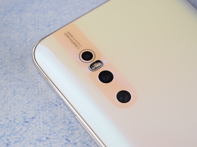 vivo X27上手體驗：升降式攝像頭納米級“羽”設(shè)計 顏值再提升