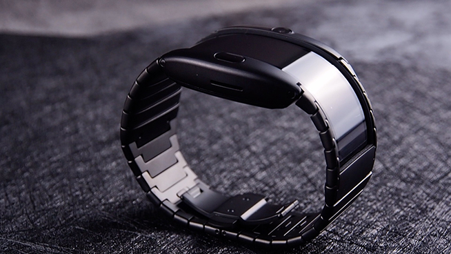 努比亞α可彎折柔性屏智能手機(jī)體驗(yàn)：新物種新玩法