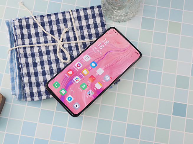 OPPO Reno開箱體驗(yàn)：全景屏+創(chuàng)意側(cè)旋升降結(jié)構(gòu)