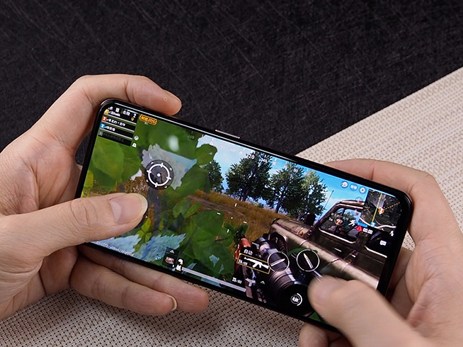 OPPO Reno游戲測試：驍龍710配6GB內(nèi)存 流暢度很高