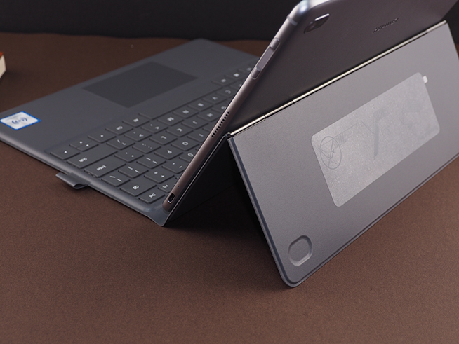 華為MateBook+E體驗：全天在線+隨時辦公