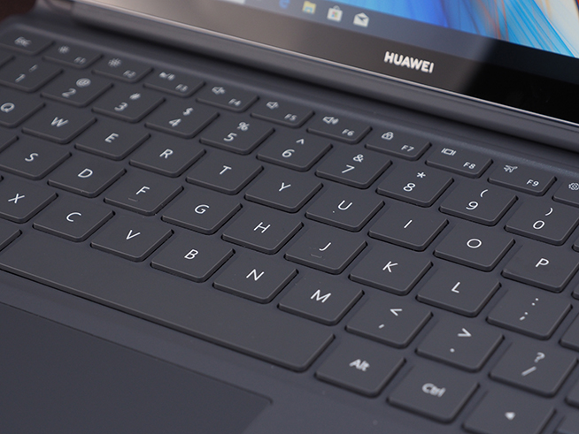 華為MateBook+E體驗：全天在線+隨時辦公