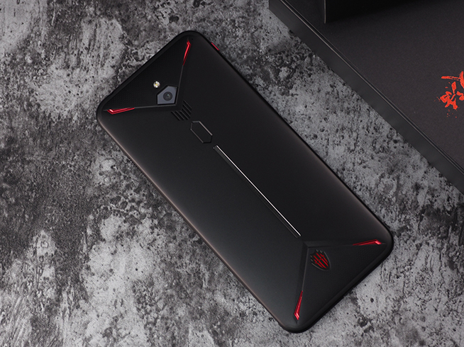 紅魔3電競手機體驗：風冷系統(tǒng)很爽 屏幕90FPS刷新率很流暢