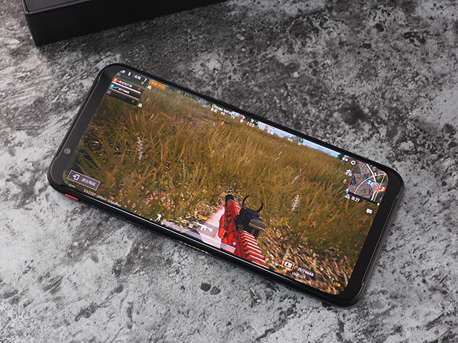 紅魔3電競手機體驗：風冷系統(tǒng)很爽 屏幕90FPS刷新率很流暢