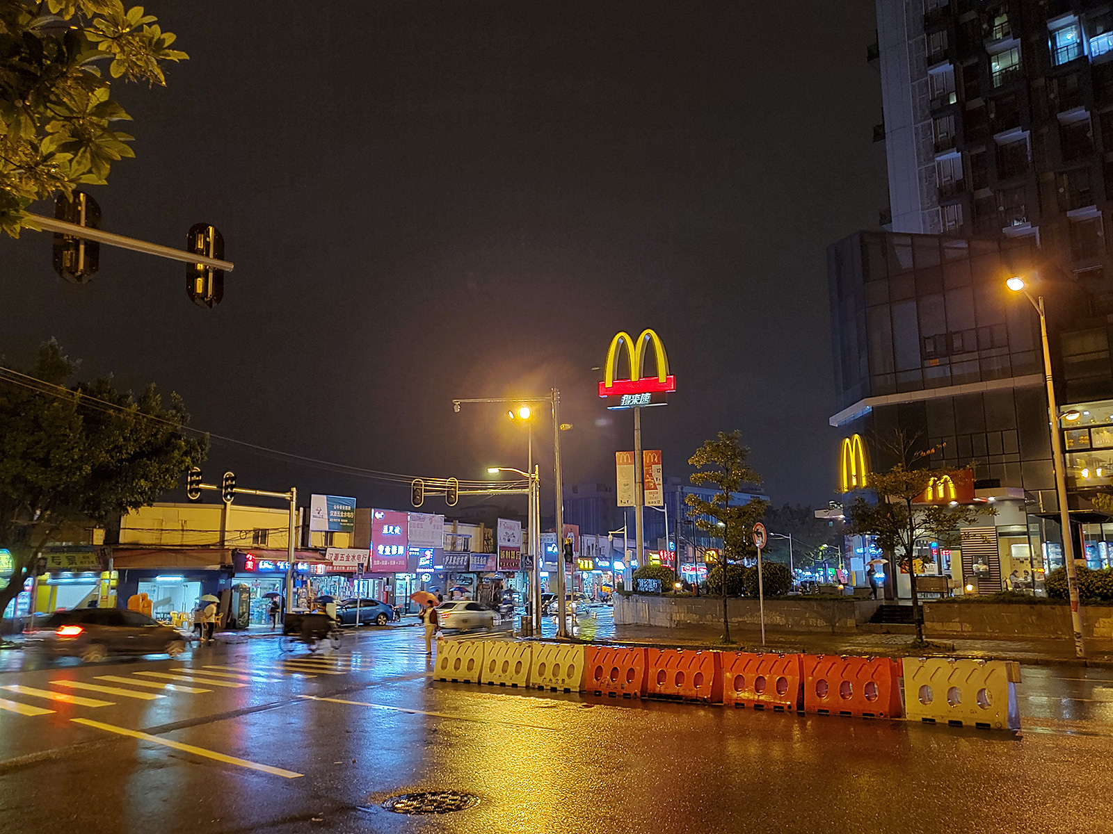 三星Galaxy S10+四大特色體驗(yàn)：夜拍加強(qiáng)，屏幕好看更好玩 