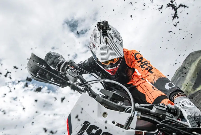 大疆Osmo Action運(yùn)動(dòng)相機(jī)發(fā)布：前后雙屏防抖強(qiáng)悍 售價(jià)2499元