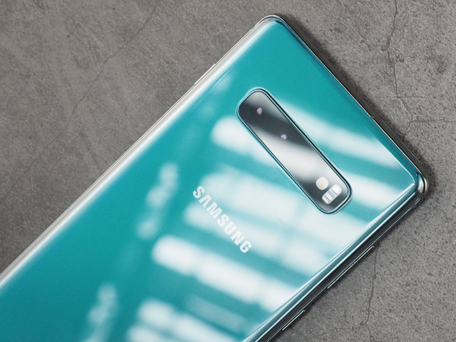 三星Galaxy S10+四大特色體驗(yàn)：夜拍加強(qiáng)，屏幕好看更好玩 