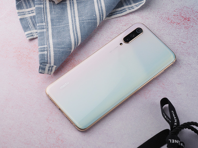 自拍不輸OV！小米CC9美圖定制版上手試玩