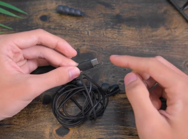 三星Note10+真機(jī)照曝光：極窄邊框誘人 拍攝用機(jī)竟是新iPhone？