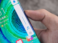 超曲面環(huán)幕屏好看也好用！華為Mate30 Pro側(cè)屏觸控體驗實測