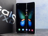 國行三星Galaxy Fold上手玩：雙屏無縫切換 折疊屏多任務(wù)都很贊