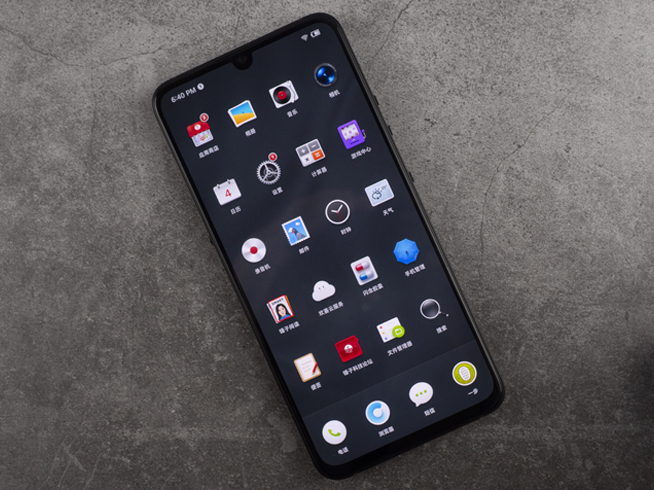 堅(jiān)果Pro 3開(kāi)箱上手：少了老羅內(nèi)味沒(méi)影響 繼承經(jīng)典設(shè)計(jì)新功能亮眼