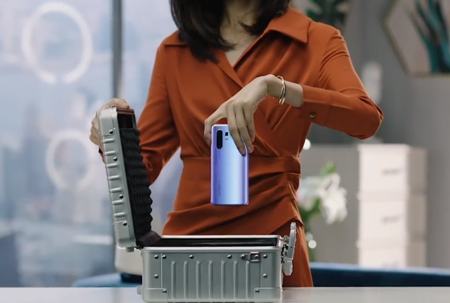 vivo X30 5G首度亮相：潛望式超遠(yuǎn)攝 雙模5G強(qiáng)勢(shì)加持