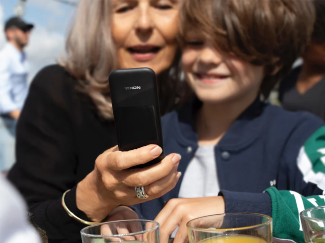 諾基亞2720翻蓋手機亮相：夠經典夠復古 總算支持電信卡