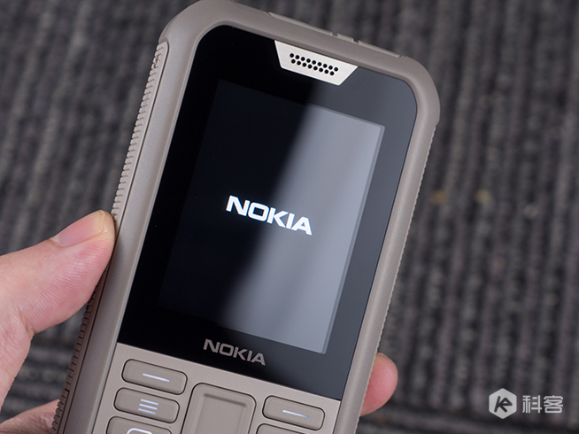 諾基亞800體驗(yàn)評(píng)測(cè)：IP68級(jí)別三防 功能齊全戶外好搭檔