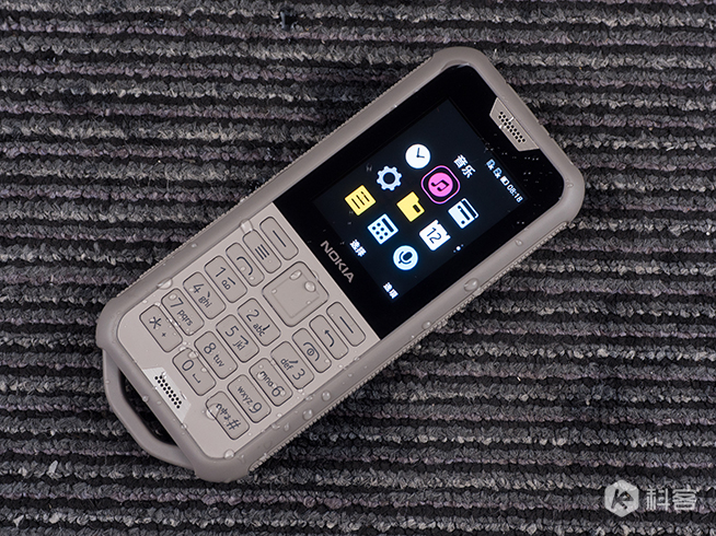 諾基亞800體驗(yàn)評(píng)測(cè)：IP68級(jí)別三防 功能齊全戶外好搭檔