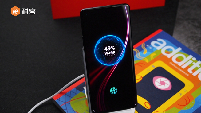 一加手機(jī)8 Pro上手玩:120Hz瞳孔屏出眾 視覺體驗(yàn)超一流