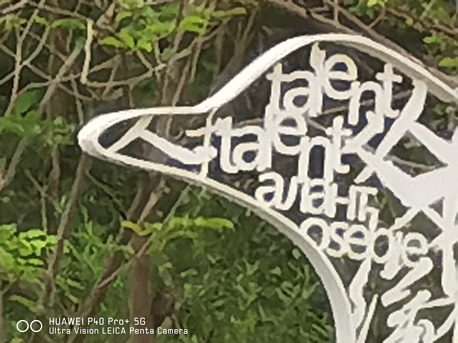 華為P40 Pro+評(píng)測：陶瓷質(zhì)感一流 鎖定2020最強(qiáng)攝影旗艦