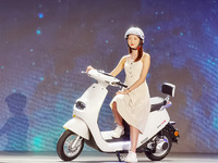 破解電動車行業(yè)難題！雅迪冠能系列新品發(fā)布，充電一次跑122公里