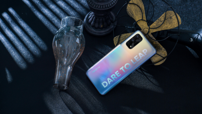 楊紫攜realme X7正式亮相 全新漸變C位色搶先公布