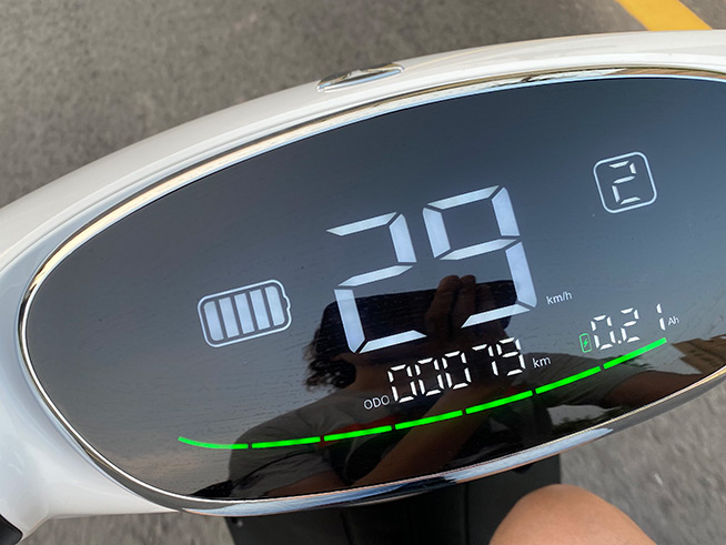 雅迪冠能M8電動(dòng)車(chē)評(píng)測(cè)：續(xù)航超給力，高端新典范