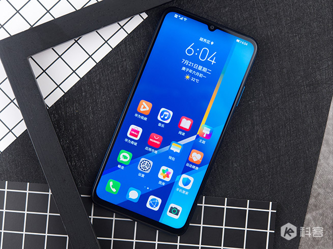 一次充電開(kāi)黑12小時(shí)！大屏5G榮耀X10 Max評(píng)測(cè)視頻