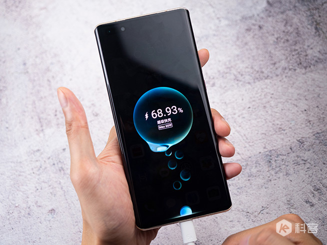 華為Mate40 Pro評(píng)測(cè)：巔峰旗艦，新老用戶強(qiáng)烈推薦