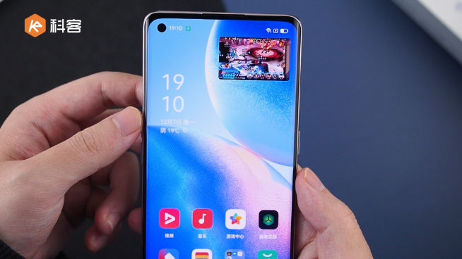 OPPO Reno5 Pro上手：顏值夠頂沒(méi)話說(shuō)！首發(fā)獨(dú)家人像視頻新技術(shù)