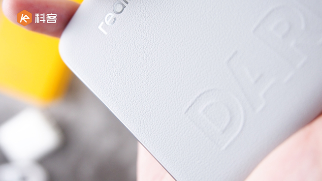 realme Race真機(jī)首次曝光：驍龍888新旗艦 素皮版又安排上了！