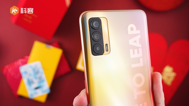 realme V15錦鯉手機開箱：1500元內無敵手！50W閃充降維打擊