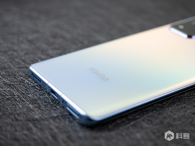 榮耀V40上手圖賞：屏幕有驚喜，先鋒設計氣宇不凡