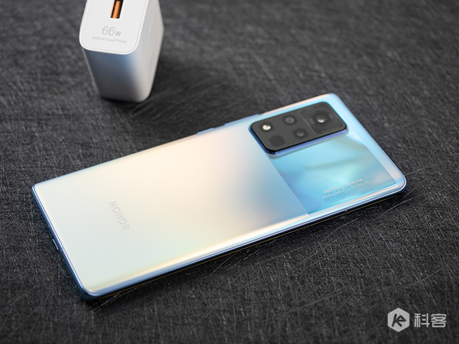 榮耀V40上手圖賞：屏幕有驚喜，先鋒設計氣宇不凡