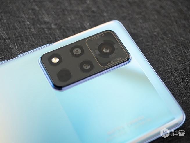 榮耀V40上手圖賞：屏幕有驚喜，先鋒設計氣宇不凡