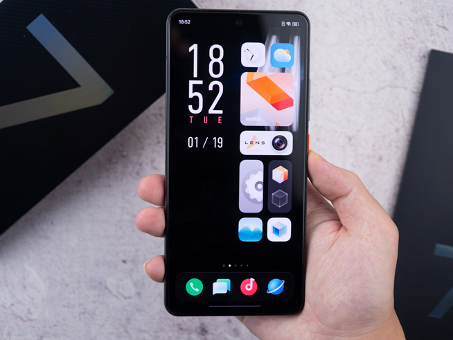 iQOO 7上手體驗(yàn)：120W超快閃充「超速」！內(nèi)存融合白送3GB運(yùn)存