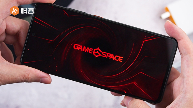 iQOO 7上手體驗(yàn)：120W超快閃充「超速」！內(nèi)存融合白送3GB運(yùn)存