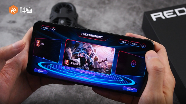 紅魔6 Pro上手：165Hz屏+120W快充太頂！直接原神高壓測(cè)試？