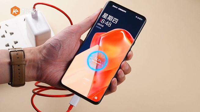 一加9 Pro上手體驗(yàn)：哈蘇聯(lián)名拍照提升大不大？LTPO加持屏幕更香了！