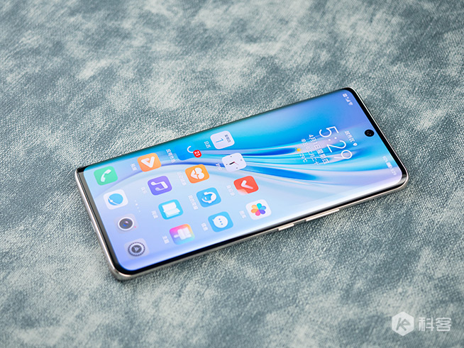 榮耀V40輕奢版評(píng)測(cè)：讓5G手機(jī)更快、更輕、更美