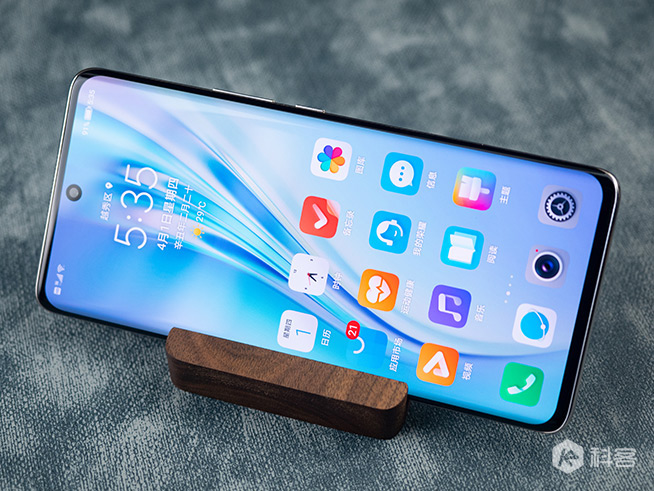 榮耀V40輕奢版評(píng)測(cè)：讓5G手機(jī)更快、更輕、更美