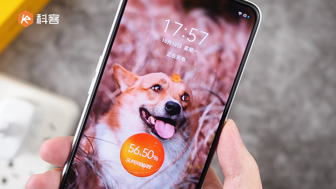 「千元機(jī)皇」銷量破百萬(wàn)！realme Q3系列繼承衣缽即將登場(chǎng)